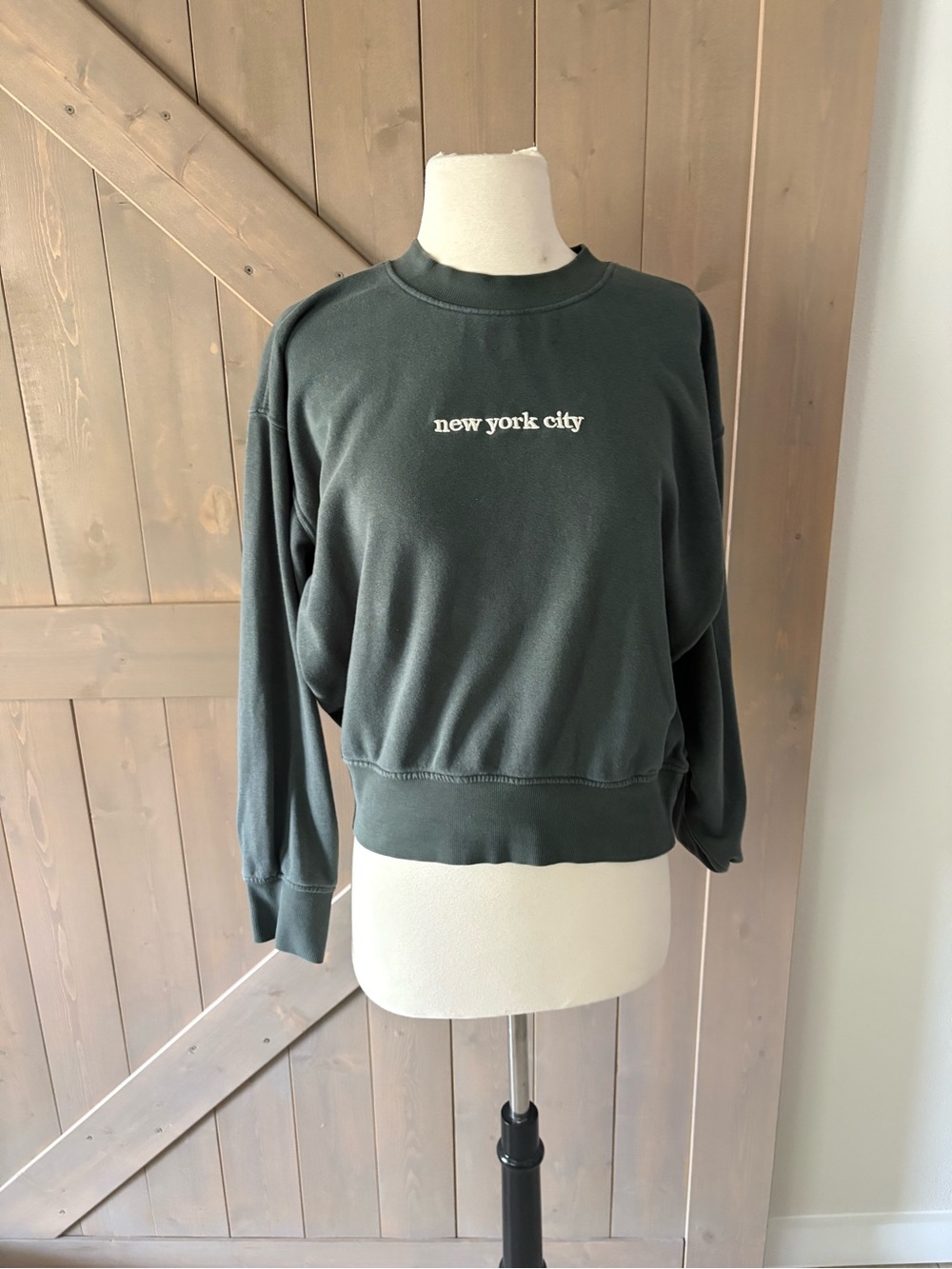 H&M Dark Green New York City Graphic Embroidered Crewneck Sweatshirt S